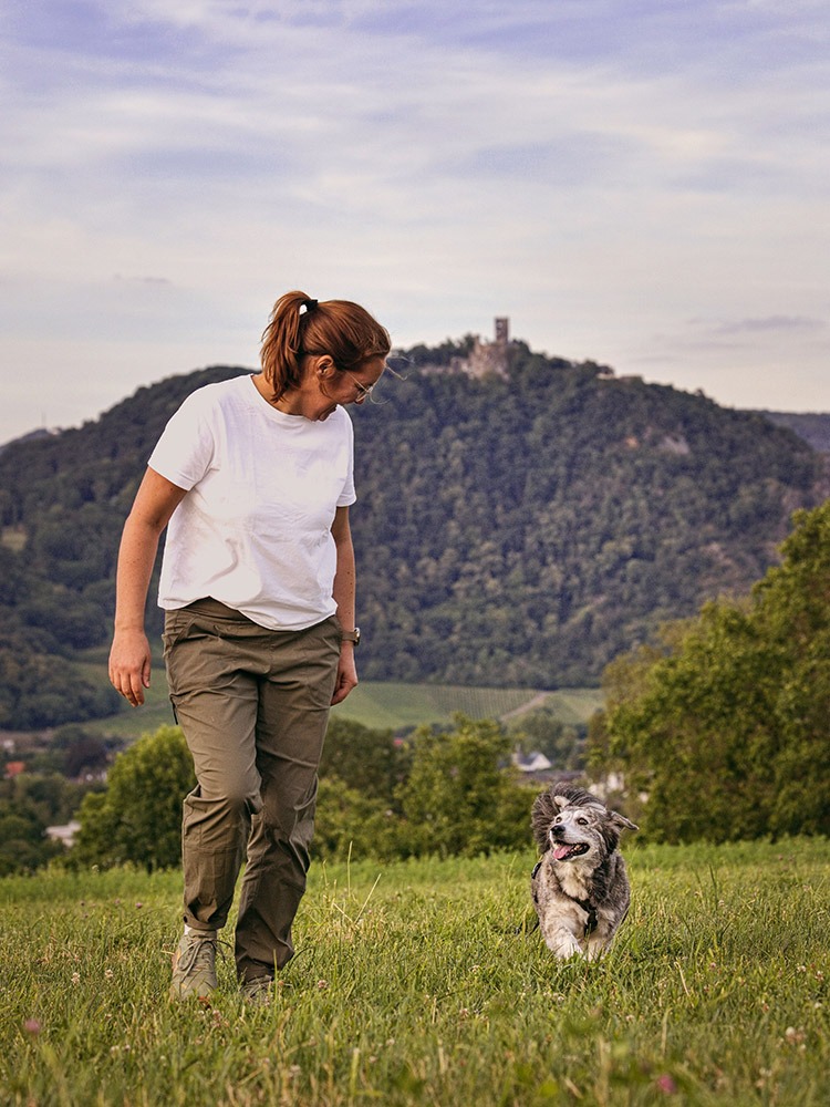 verschmitzt mit Hund | Silvia Schmitz und Marla